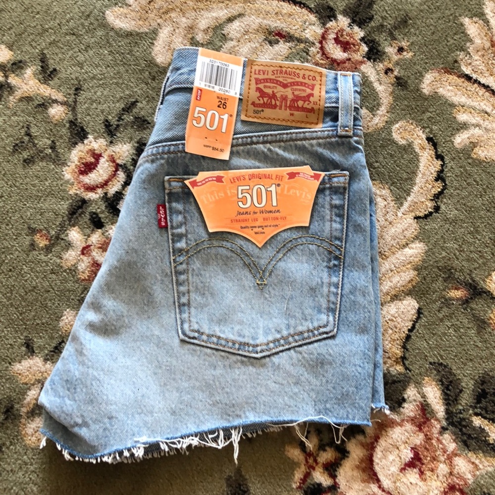Levi 501 high waisted shorts 26